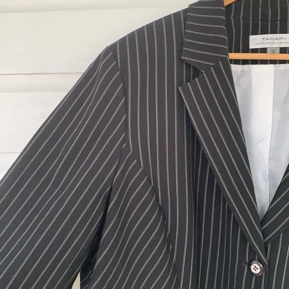 Tahari Arthur S. Levine | Pin Stripe Black Structured Lined 2 Button Jacket 24W